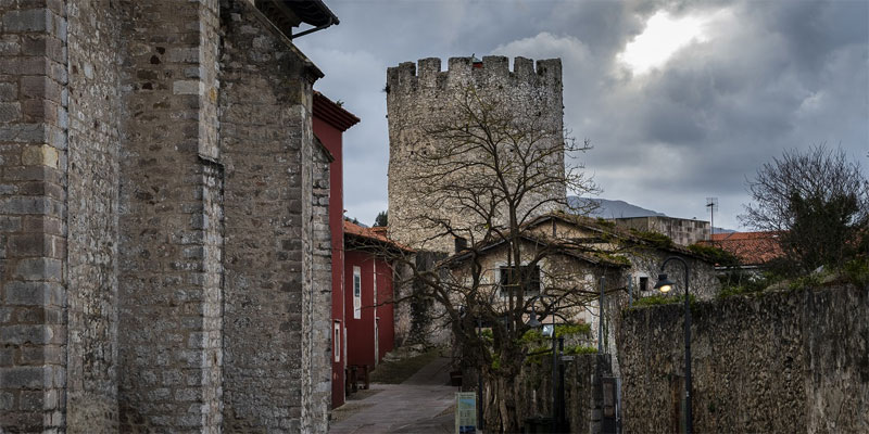 Guía de Llanes Torre del Castillo